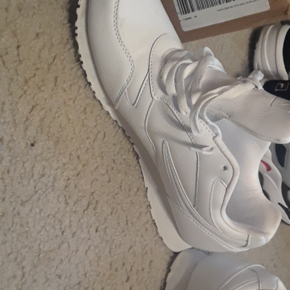 Fila - Picture 2 of 5